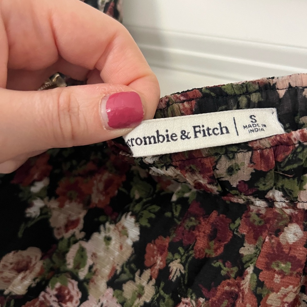 Abercrombie & Fitch Floral Maxi Skirt in Black and Pink - Picture 3 of 4
